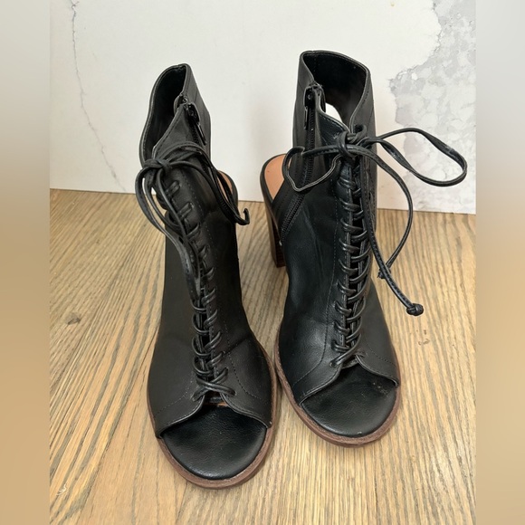 Forever 21 Black Faux leather Cutout Ankle Boots size 8 - Picture 7 of 14